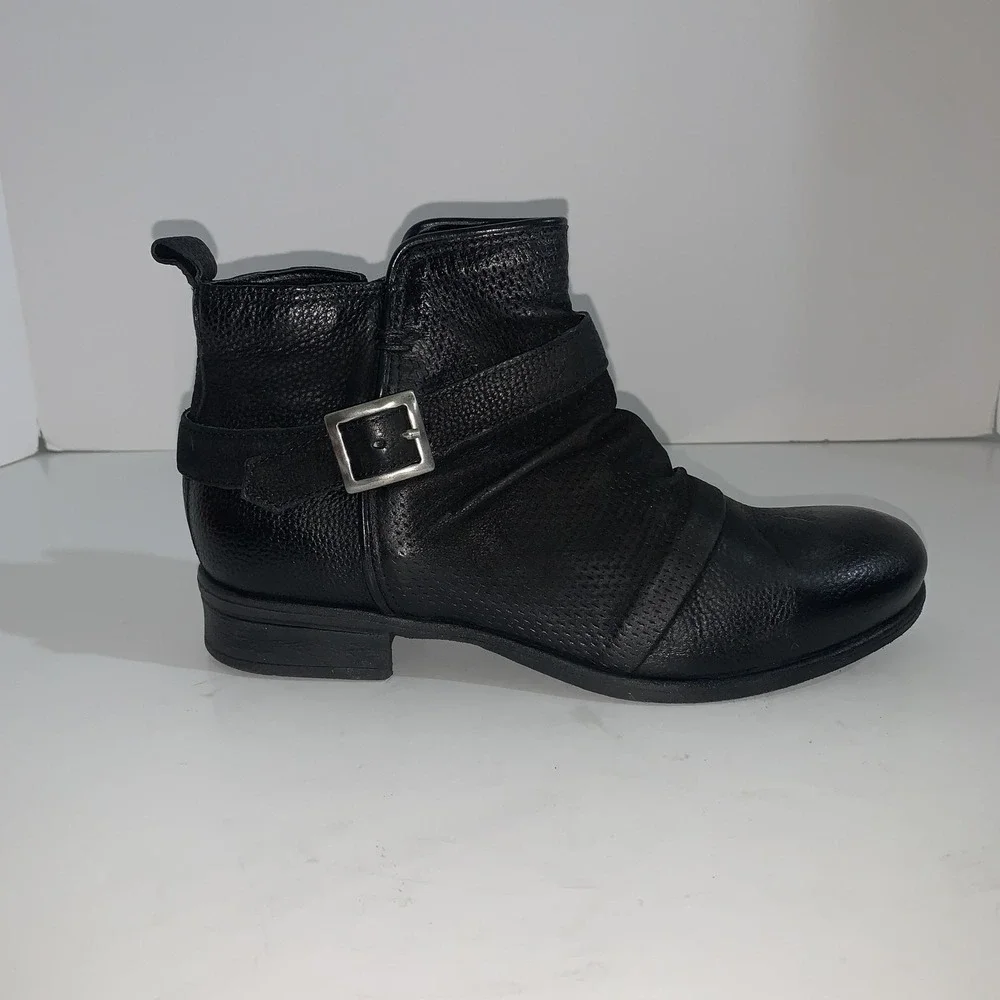 Miz Mooz Boots Womens Size 8.5 Black Leather Suzy Ankle Zip Buckle Booties EU 39